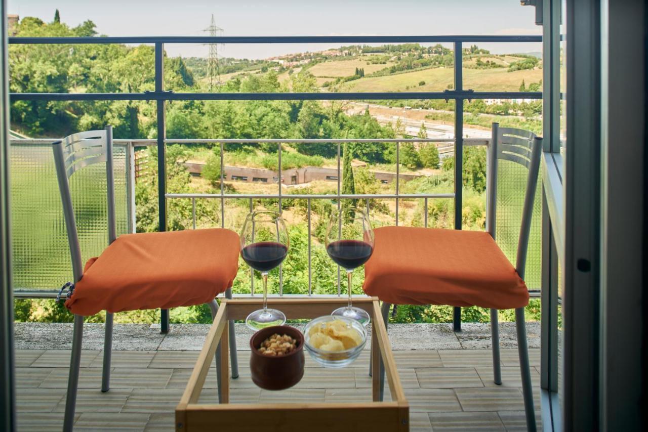 Azure Spot In Siena Centre - Apt Centrale Con Balcone Bagian luar foto